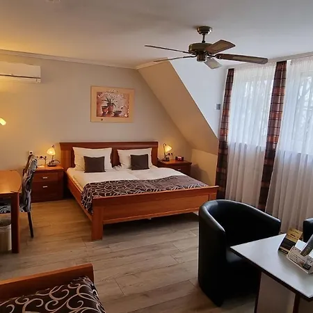 Rhoener Land Garni - 4*