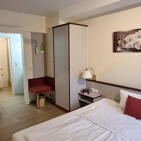 Rhoener Land Garni - 4*