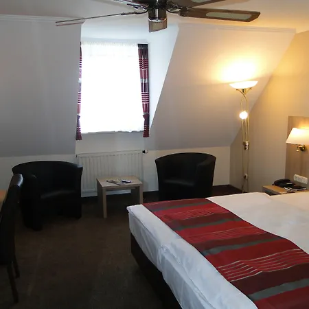 Rhoener Land Garni - מלון 4*
