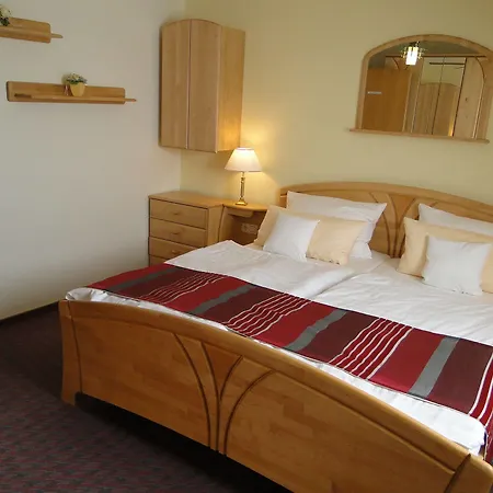Rhoener Land Garni - 4*