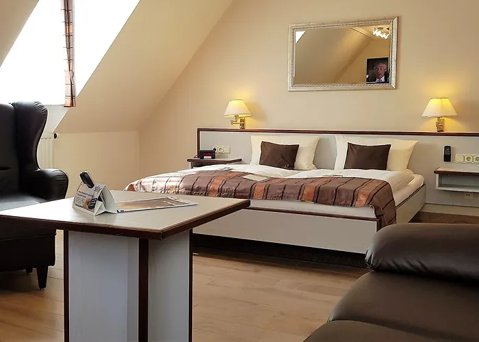 מלון Rhoener Land Garni - 4*