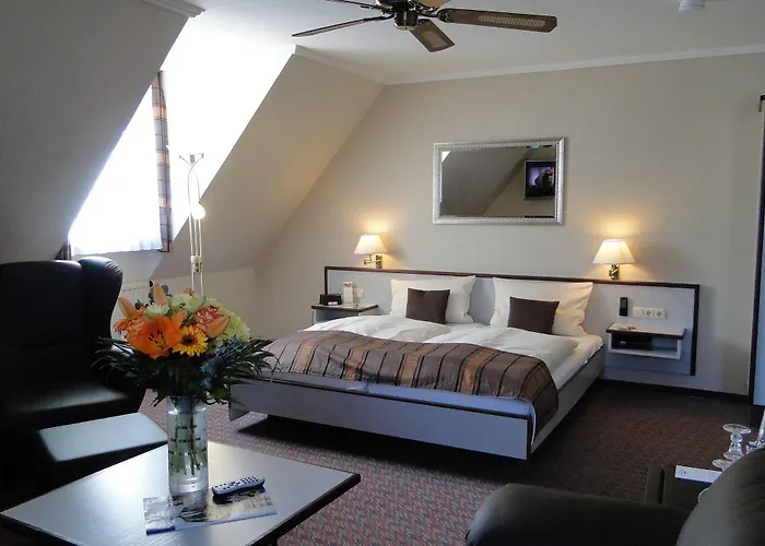 מלון Rhoener Land Garni - 4*