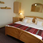 Rhoener Land Garni - 4*
