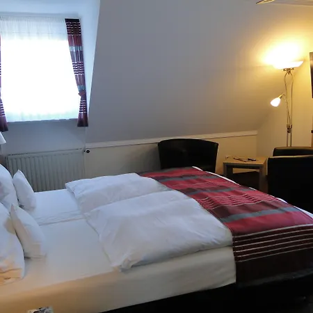 酒店 Rhoener Land Garni - 4*