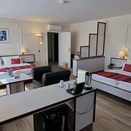 酒店 Rhoener Land Garni - 4*