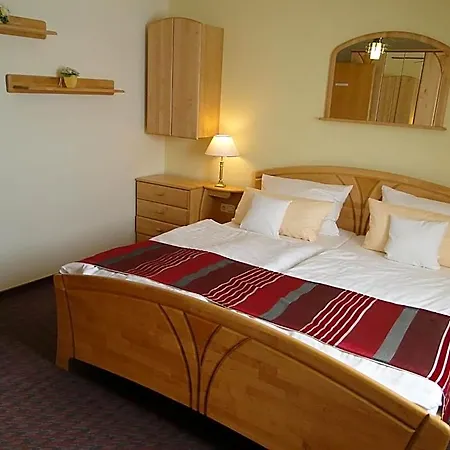 Hotel Rhoener Land Garni -