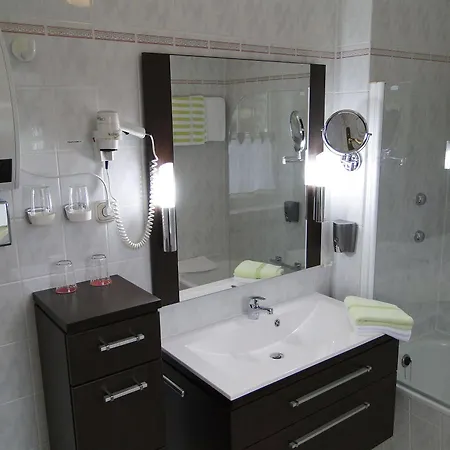 Rhoener Land Garni - 4*