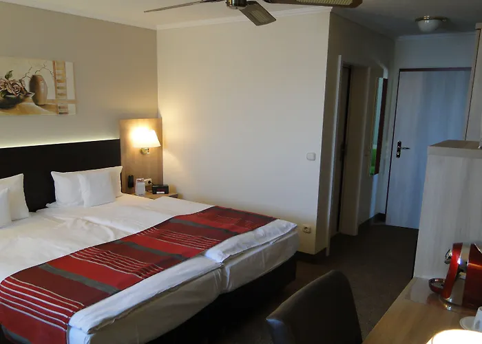 Otel Rhoener Land Garni -